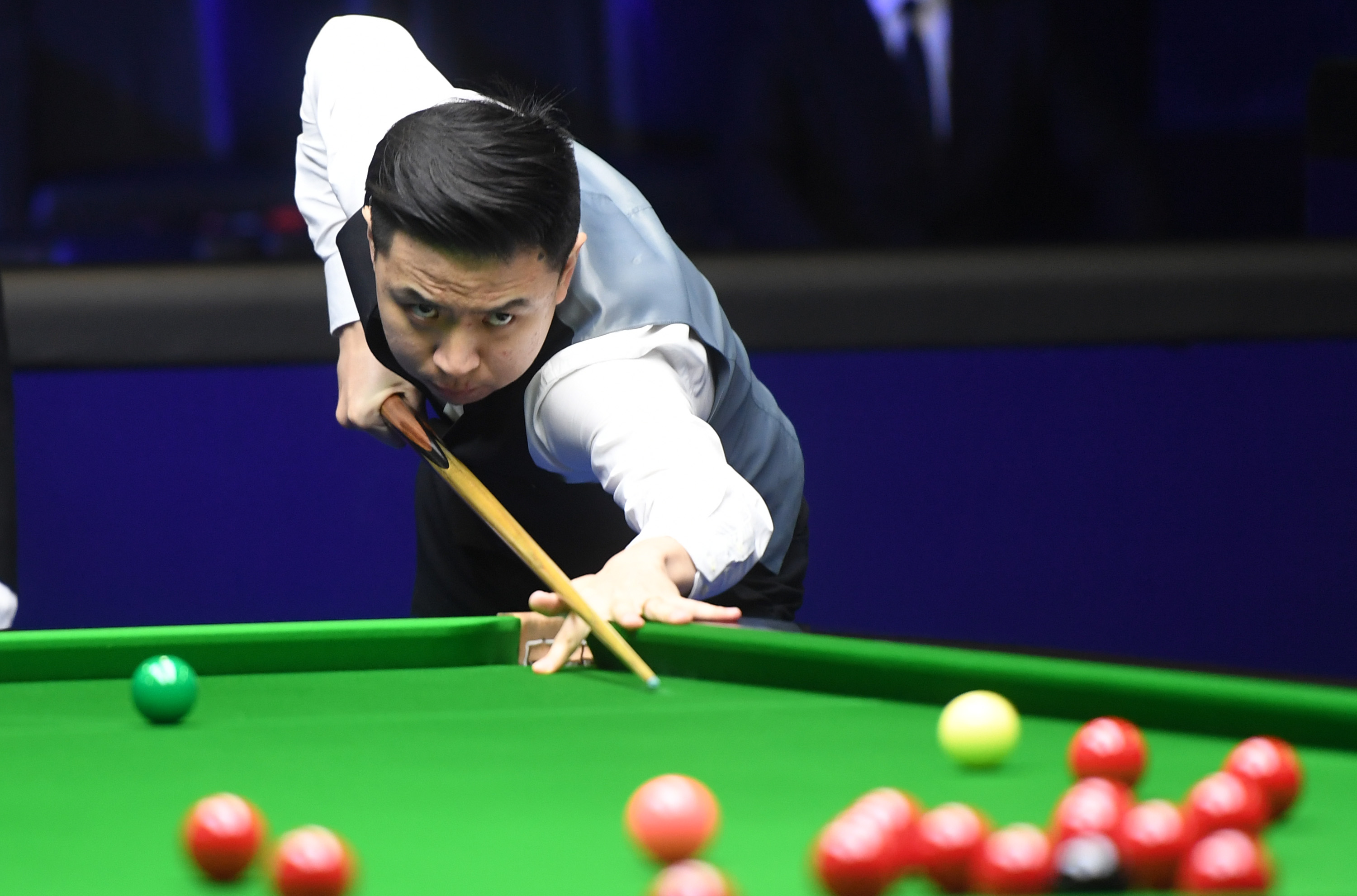 詹姆斯通过 詹姆斯通过